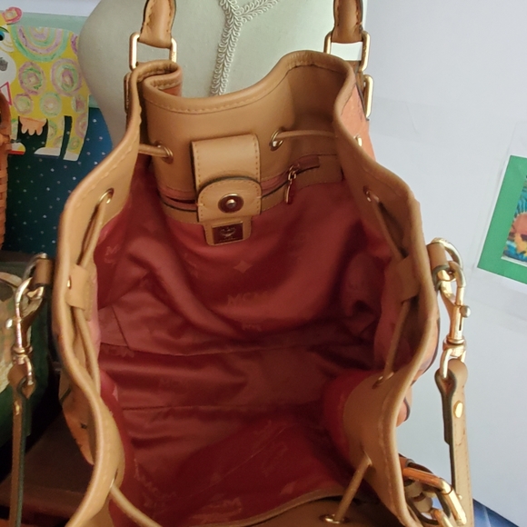 MCM EUC VISESTOS LEATHER DRAWSTRING CROSSBODY TOTE - Picture 5 of 13